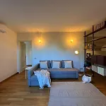 La Caletta Apartment- Panoramic Pool & Box Auto בלביו